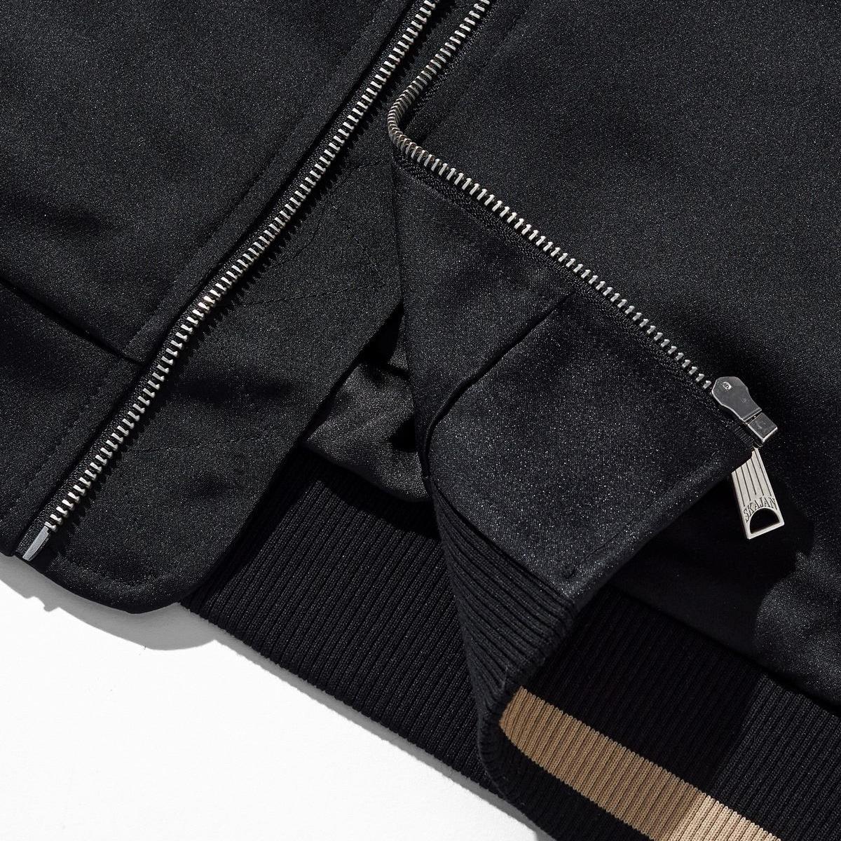 Metal front zipper and ribbed hem with beige tipping