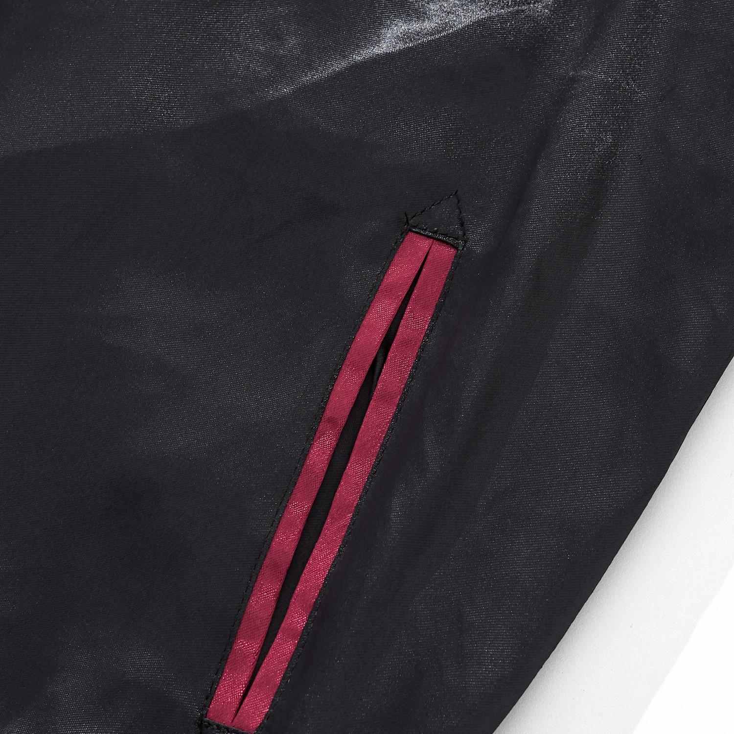 Side pocket with contrast trim detail.