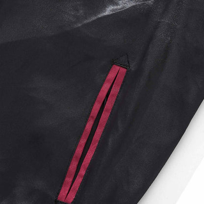 Side pocket with contrast trim detail.