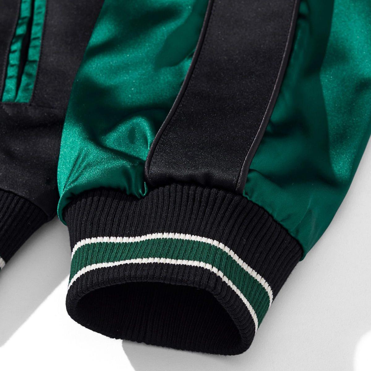 Ribbed cuffs with green/white contrast stripe