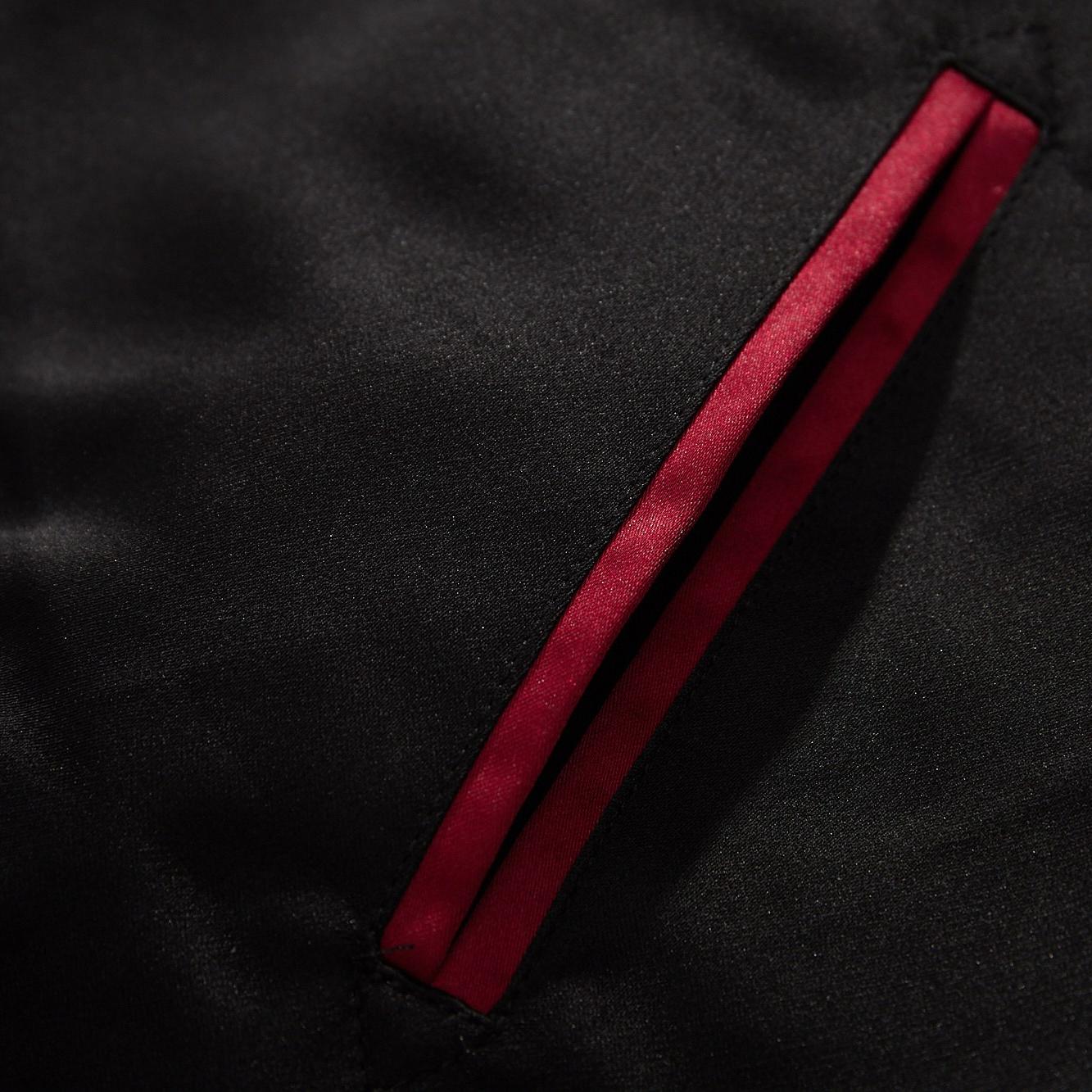 Pocket welt detail with red piping for refined contrast
