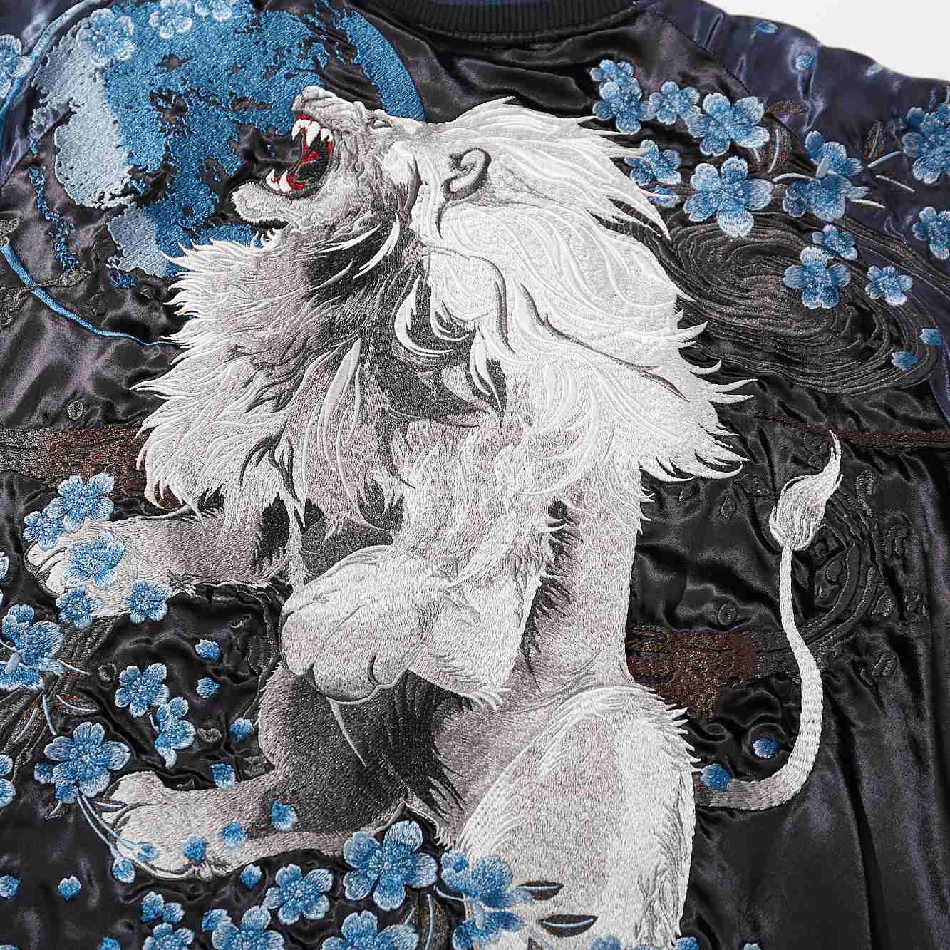 Back panel—white lion before a blue moon with falling blossoms.
