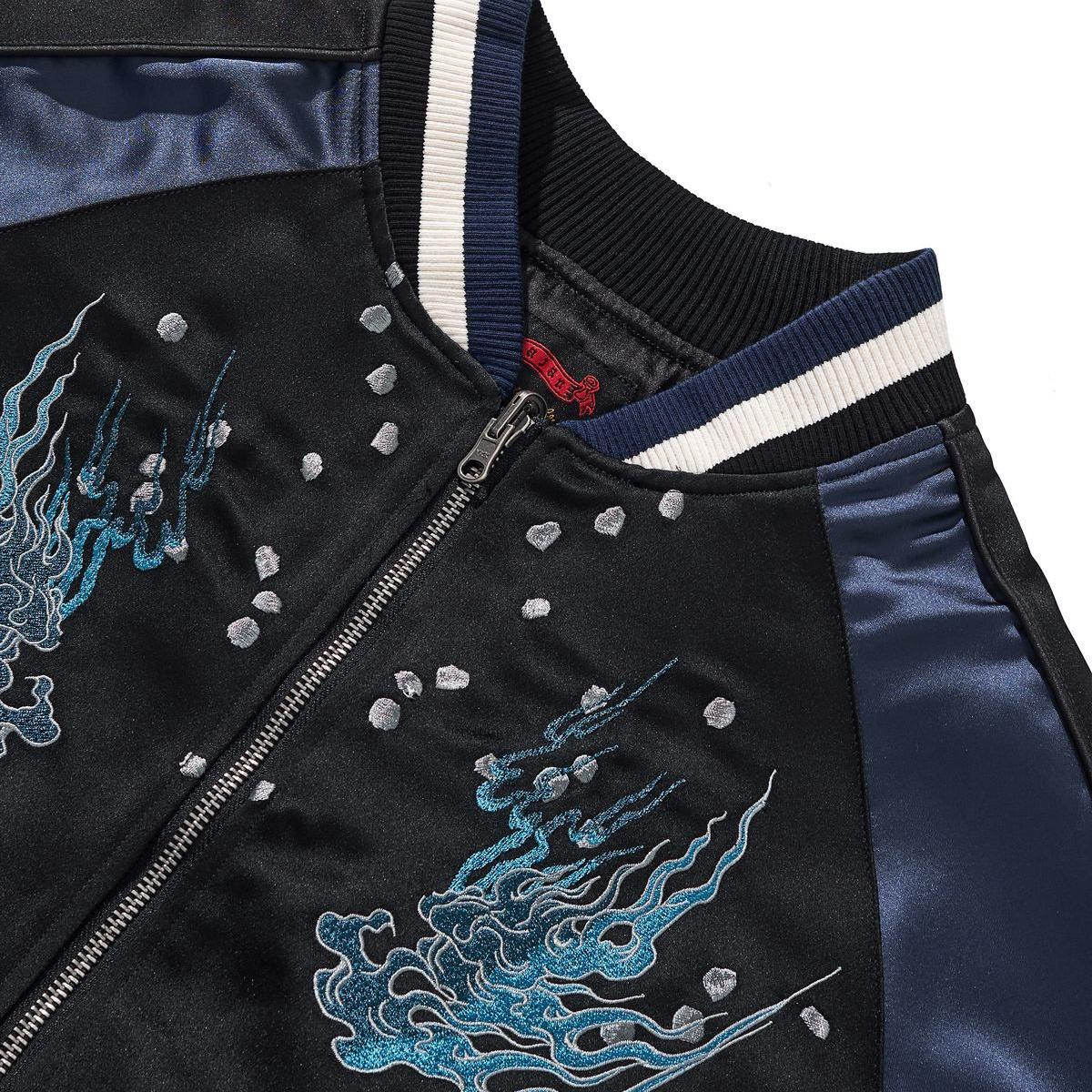 Metal front zipper and neat placket stitching